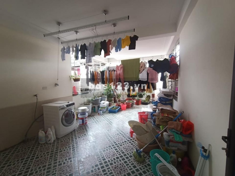 Bán nhà nguyên căn còn mới, ô tô 7 chỗ vào nhà, đúc 5 tầng kiên cố, sổ sẵn