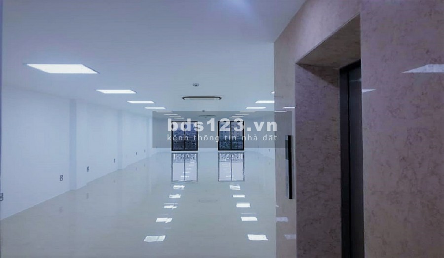 Nhà mặt phố Phạm Văn Đồng. Vỉa hè, ô tô, Kinh doanh. 160m2 MT9.5m 38tỷ