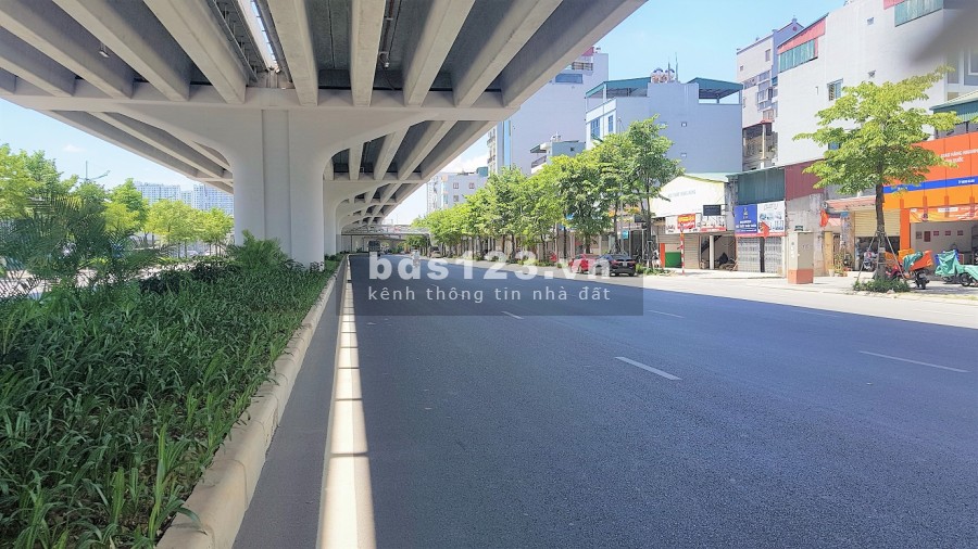 Nhà mặt phố Phạm Văn Đồng. Vỉa hè, ô tô, Kinh doanh. 100m2 MT5.5m 22tỷ