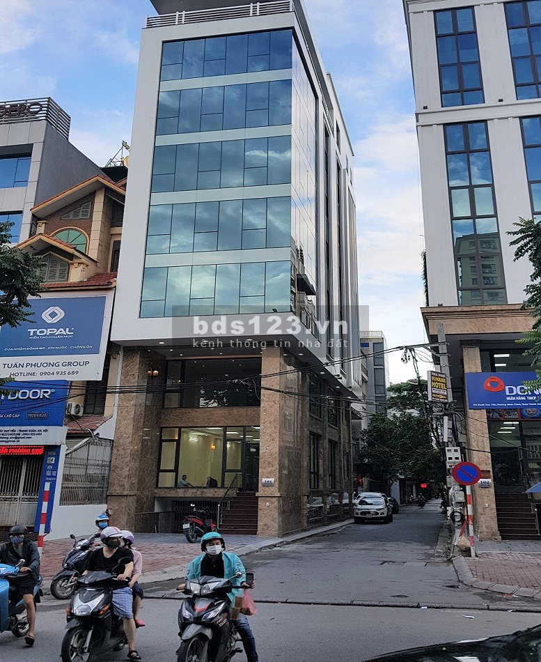 Nhà mặt phố Phạm Văn Đồng. Vỉa hè, ô tô, Kinh doanh. 100m2 MT5.5m 22tỷ