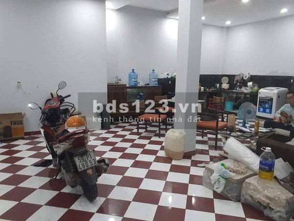 Bán nhà hẻm đường Lạc Long Quân, Phường 8, Q.Tân Bình, DT 56m2, 1lầu, giá 4,2 tỷ.