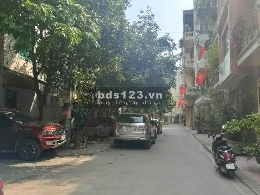 Bán đất Ngọc Lâm ô tô tránh, diện tích 118m2, mt 8m, giá bán 10.5 tỷ, thương lượng