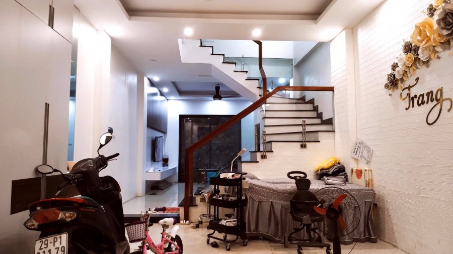 Bán nhà đẹp phố Nguyễn Khánh Toàn, chủ xây tâm huyết, tặng toàn bộ nội thất