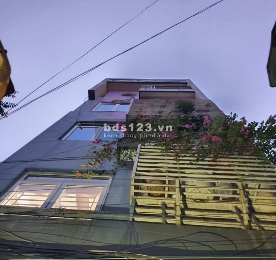 Bán nhà tặng nội thất Bát Khối, Long Biên, dt 32m2, 5 tầng, giá 2.6 tỷ, ô tô qua nhà