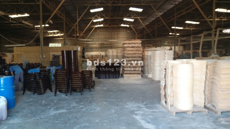 Cho thuê nhà xưởng nằm đường Hiệp Thành 13, Quận 12 dt: 1200m2 lh 0908.561.228