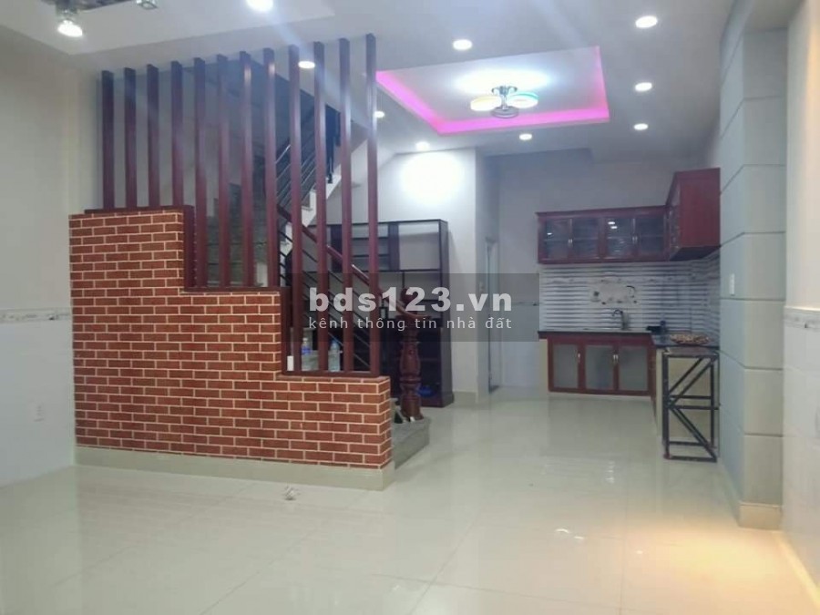Cần bán gấp nhà mới 3 tầng diện tích 51m2, bề ngang 5.1m giá 3.6 tỷ, sổ có sẵn