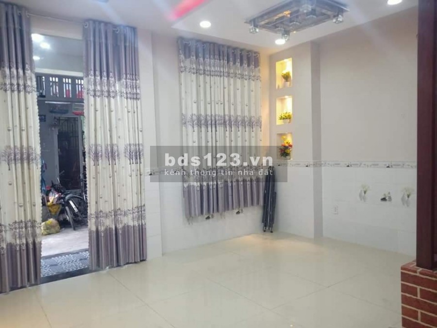 Cần bán gấp nhà mới 3 tầng diện tích 51m2, bề ngang 5.1m giá 3.6 tỷ, sổ có sẵn
