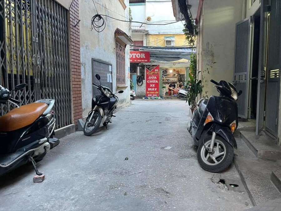 Ô tô đỗ cửa, trung tâm Quận Đống Đa, cách ngã tư Sở vài bước chân, giá chỉ 3.xx tỷ