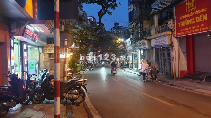 Nhà mặt phố Hàng Bạc, kinh doanh vàng bạc đá quý giá bán 38 tỷ, lh 0983483468