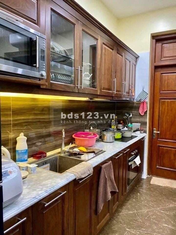 Bán Nhà Mới Đẹp Nội Thất Sang Trọng Phố Lê Thanh Nghị dt 38m2 mt 4m giá 2.7 tỷ