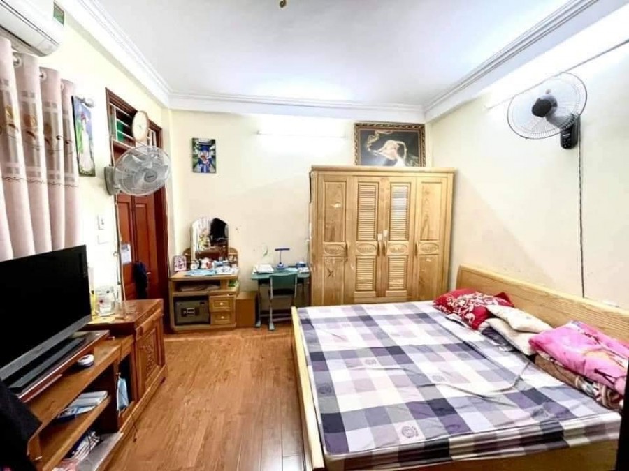 Bán nhà Nguyễn Lương Bằng Đống Đa, xây 5 tầng dt 30m2, mt 6m2 giá 3,4 tỷ có thương lượng
