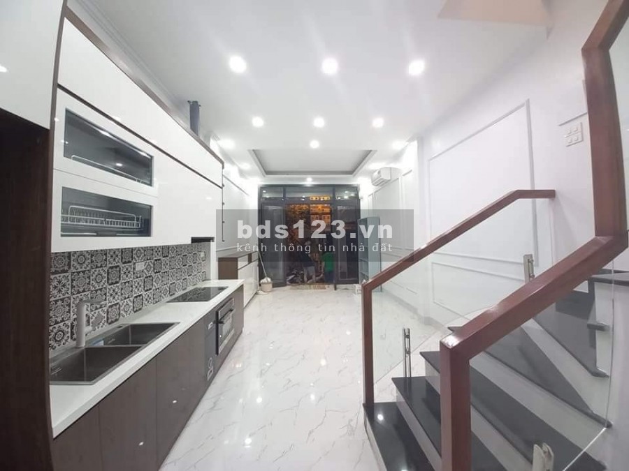 Bán nhà phố Trường Chinh dt 35m2, 5 tầng giá bán 5,7 tỷ trung tâm Đống Đa