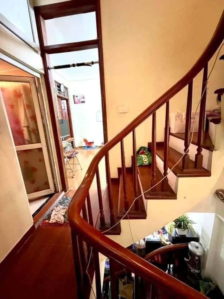 Bán nhà Nguyễn Lương Bằng Đống Đa, xây 5 tầng dt 30m2, mt 6m2 giá 3,4 tỷ có thương lượng
