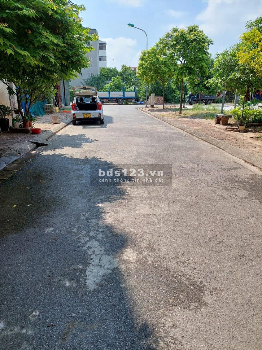 Bán nhà TĐC Giang Biên, thiết kế đẹp, vỉa hè, view công viên, 40m, giá 4.38 tỷ
