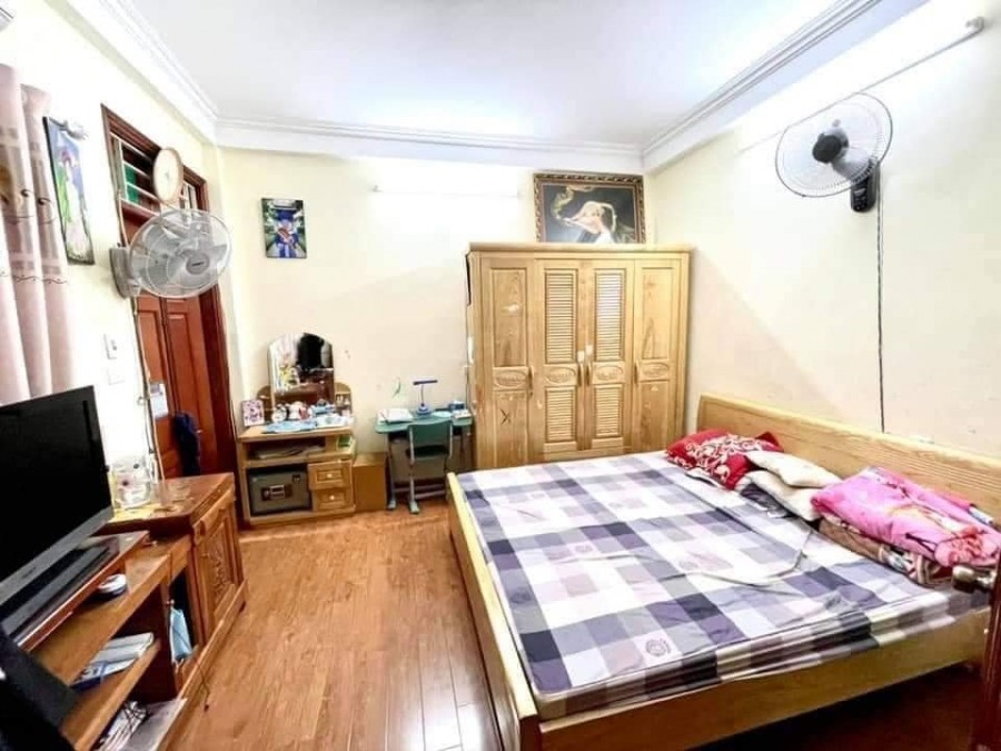 Bán nhà Nguyễn Lương Bằng Đống Đa, xây 5 tầng dt 30m2, mt 6m2 giá 3,4 tỷ có thương lượng
