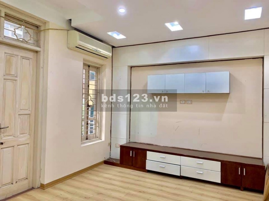 Bán nhà Khuất Duy Tiến diện tích 45m2 giá bán 8.4 tỷ, ô tô vào nhà, kinh doanh sầm uất