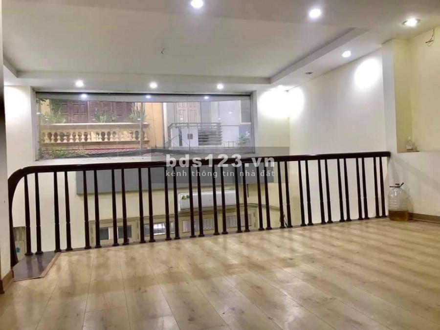 Bán nhà Khuất Duy Tiến diện tích 45m2 giá bán 8.4 tỷ, ô tô vào nhà, kinh doanh sầm uất