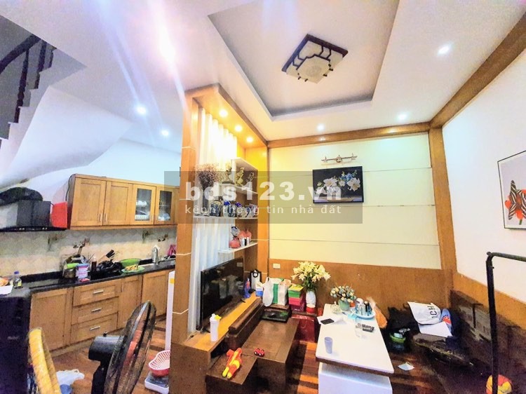 Bán nhà Kim Ngưu Hai Bà Trưng, gần ô tô dt 34.6m2, 4 tầng, mt 3.1m, giá 2.69 tỷ
