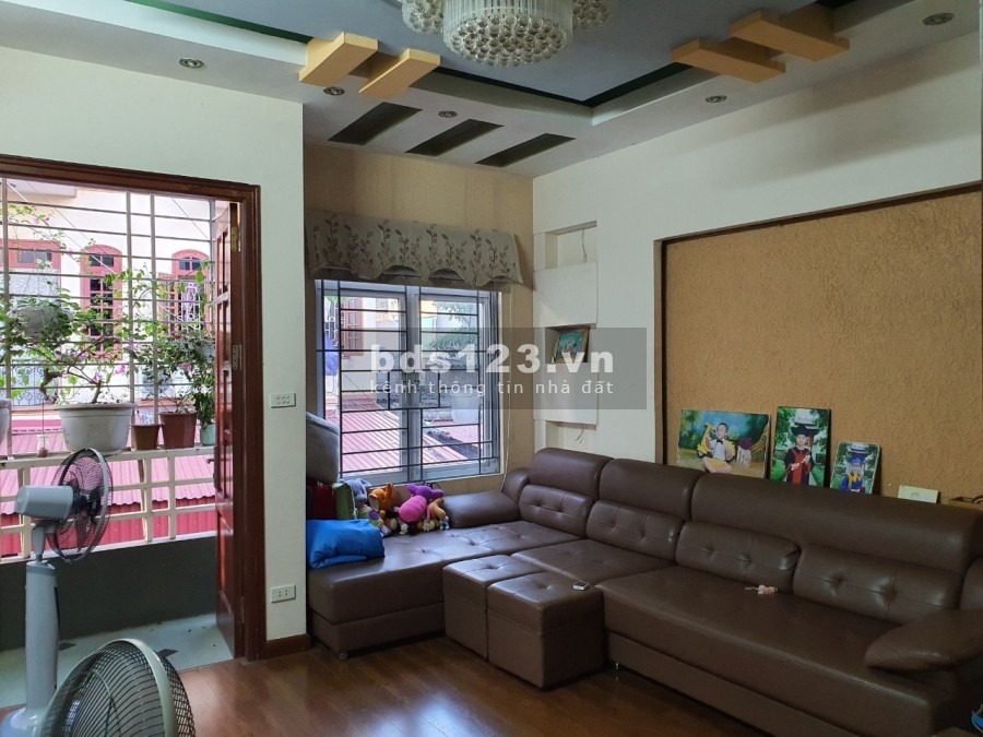 Bán nhà tặng nội thất Bát Khối, Long Biên, dt 32m2, 5 tầng, giá 2.6 tỷ, ô tô qua nhà