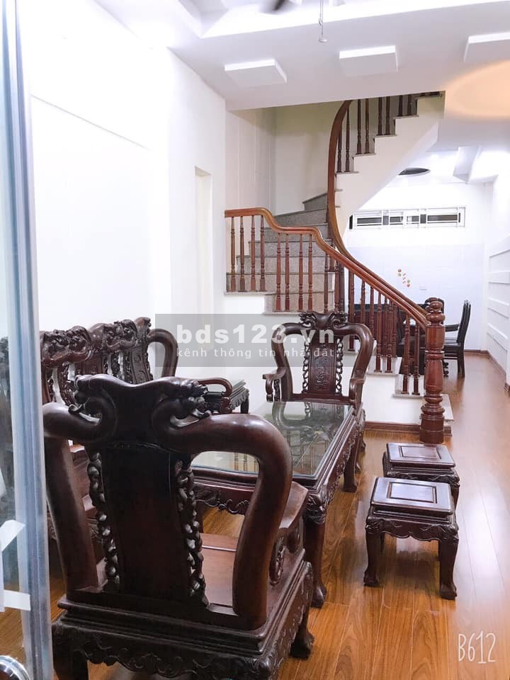 Bán nhà Ba Đình, doanh thu ít nhất 30 triệu/tháng, dt 44m2, 5 tầng, 9 phòng, giá 4.3 tỷ