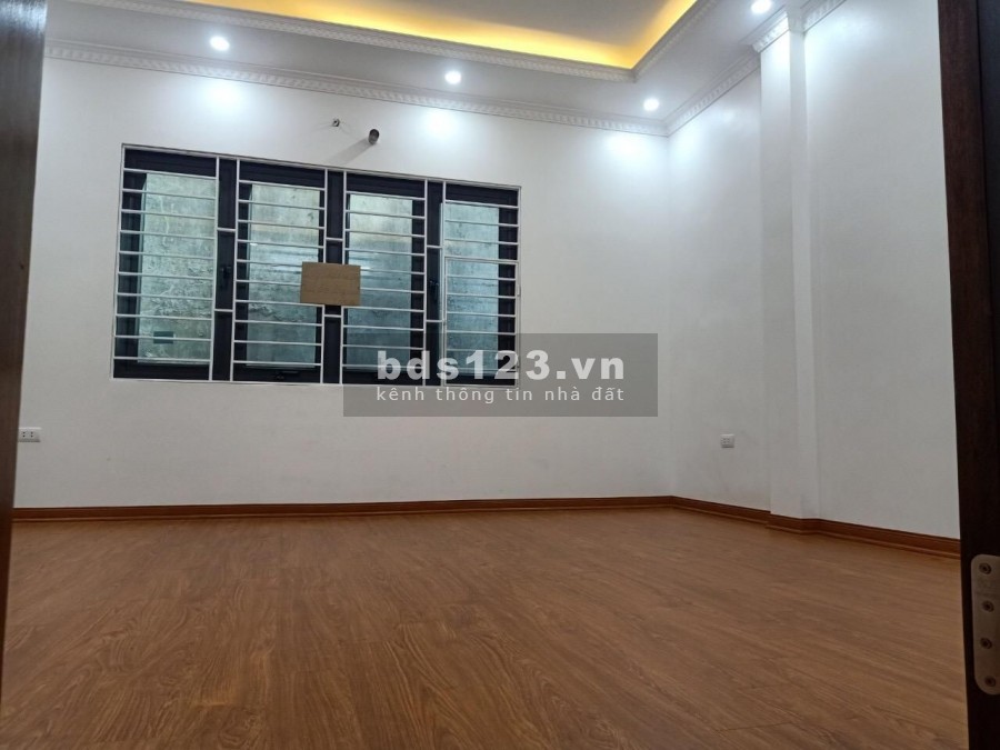 Bán nhà đẹp ở ngay, ô tô, phố Khương Trung, Quận Thanh Xuân, dt 42m, 4 tầng, giá 3.2 tỷ