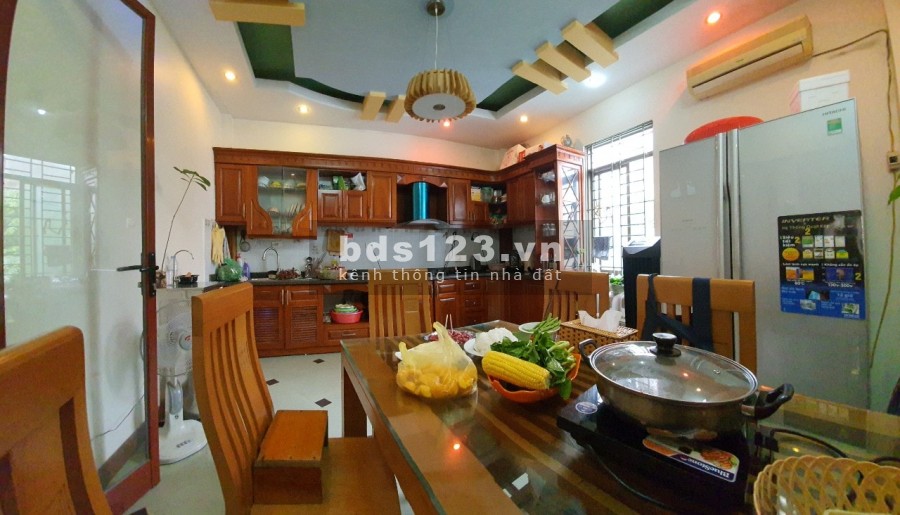 Bán nhà tặng nội thất Bát Khối, Long Biên, dt 32m2, 5 tầng, giá 2.6 tỷ, ô tô qua nhà