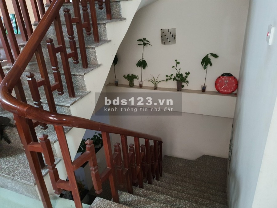 Bán nhà tặng nội thất Bát Khối, Long Biên, dt 32m2, 5 tầng, giá 2.6 tỷ, ô tô qua nhà