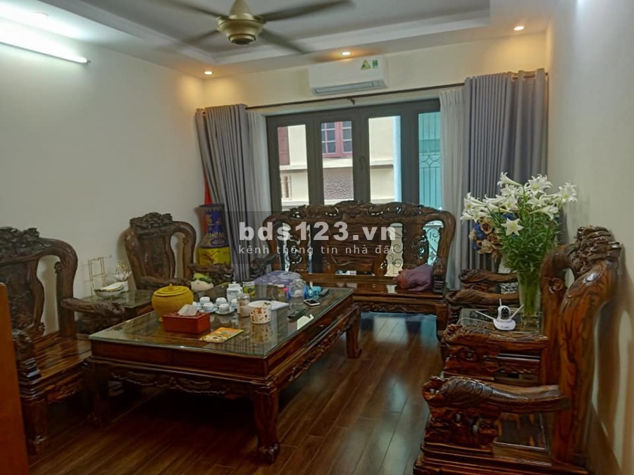 Bán nhà nguyên căn còn mới, ô tô 7 chỗ vào nhà, đúc 5 tầng kiên cố, sổ sẵn