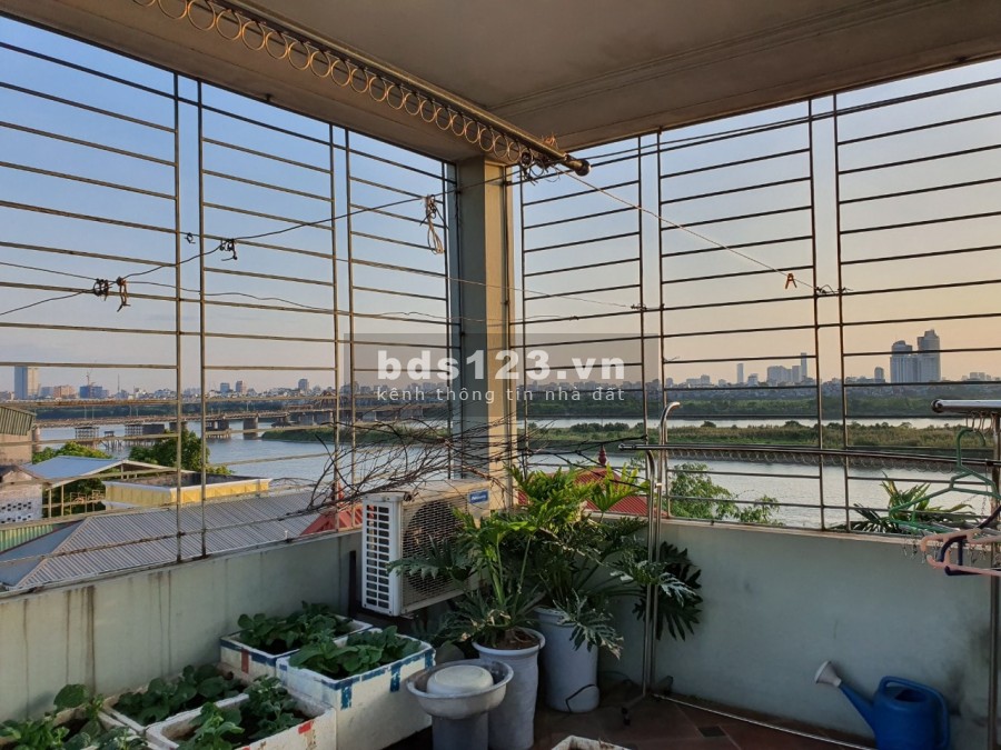 Bán nhà tặng nội thất Bát Khối, Long Biên, dt 32m2, 5 tầng, giá 2.6 tỷ, ô tô qua nhà