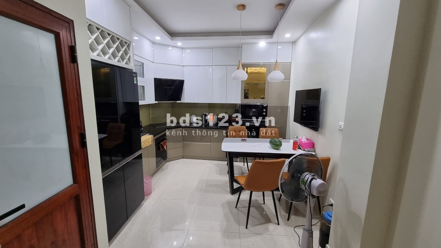 Bán nhà Xã Đàn, Đống Đa, diện tích sử dụng 40m2, 5 tầng, sổ vuông vắn, pháp lý rõ ràng