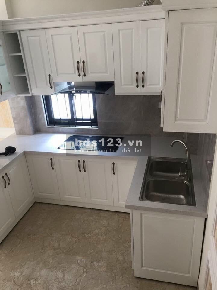 Bán nhà Ngọc Thuỵ dt 35m2, 5 tầng, giá bán 3 tỷ. Nhà vuông vắn, đẹp lung linh
