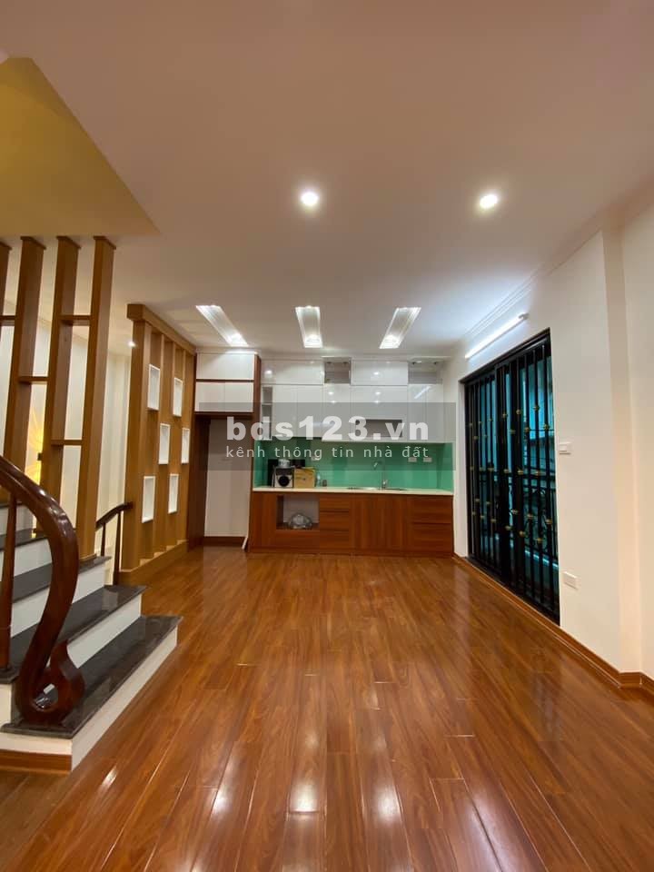 Cần bán nhà dt 50m2, 4 tầng, giá 5.2 tỷ phố Khuất Duy Tiến quận Thanh Xuân, 0988650989