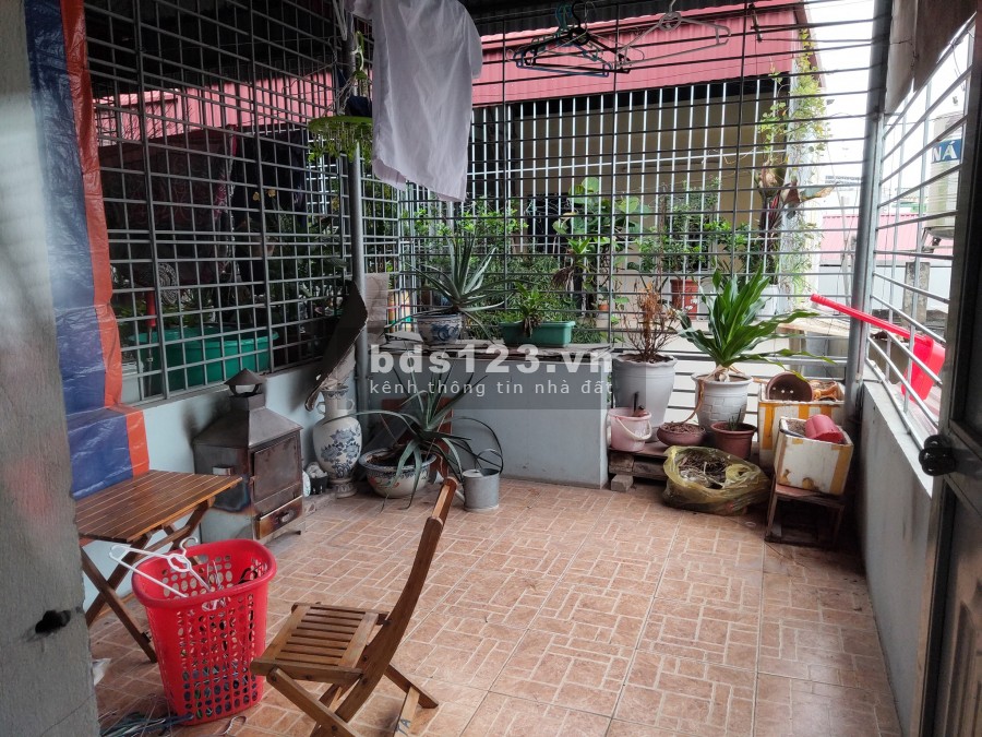 Bán gấp nhà nguyên căn phố Ngọc Thụy đt 40m2, ngõ rộng giá tốt chỉ 3,15 tỷ
