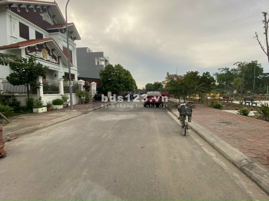 Anh trai cần bán lô đất đối diện vườn hoa TĐC nam hải 3 - tuyến 2 đường bùi viện