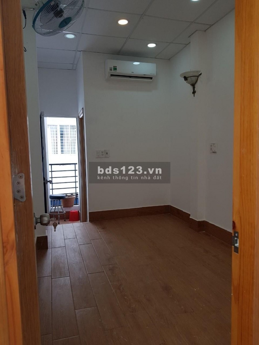 Bán nhà nguyên căn Nguyễn Văn Cừ, Quận 1, dtsd 30m2, giá nhỉnh 4 tỷ, lhcc