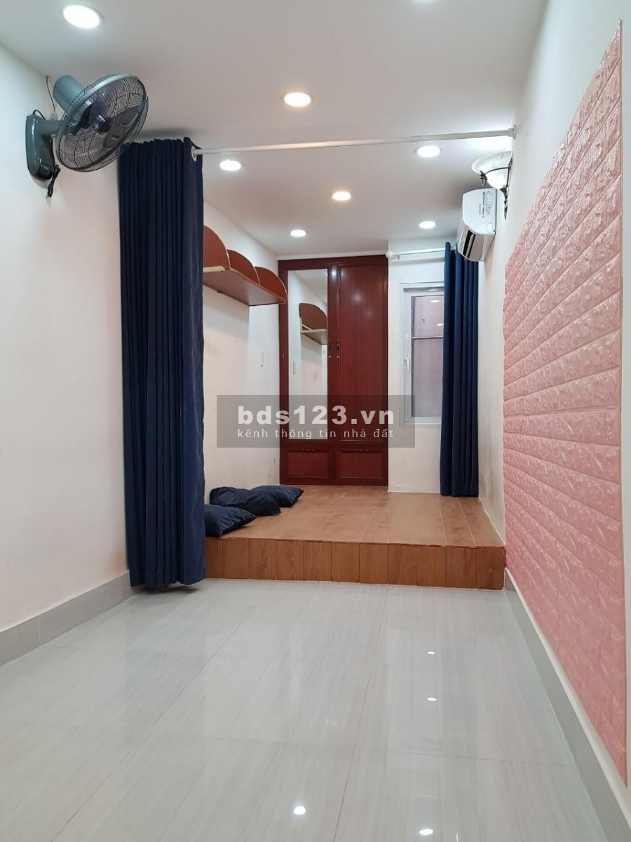 Bán nhà nguyên căn Nguyễn Văn Cừ, Quận 1, dtsd 30m2, giá nhỉnh 4 tỷ, lhcc