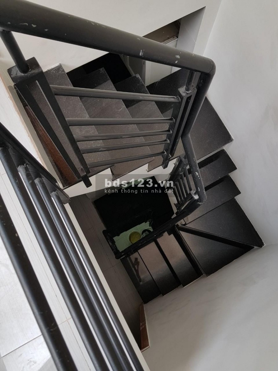 Bán nhà nguyên căn Nguyễn Văn Cừ, Quận 1, dtsd 30m2, giá nhỉnh 4 tỷ, lhcc