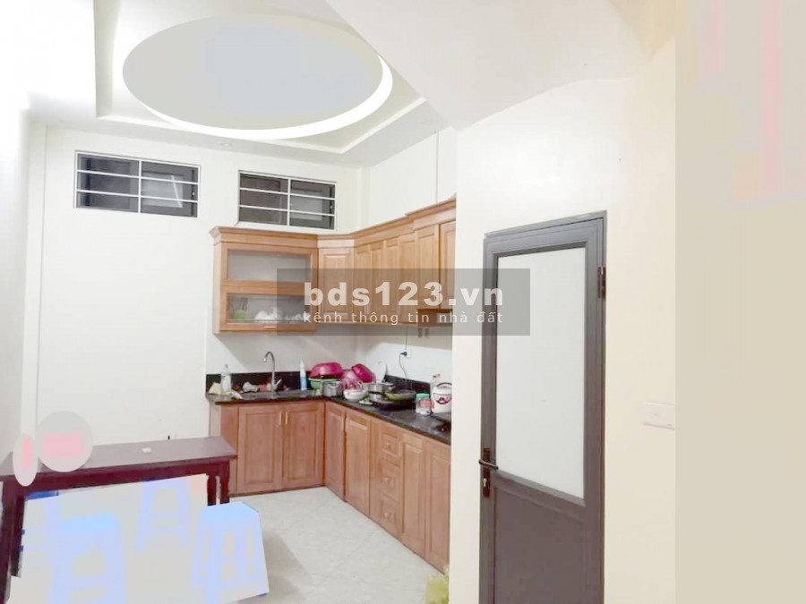 Giá hạt rẻ nhỉnh 4 tỷ, nhà 5 tầng diện tích sử dụng 46m2, sở đỏ nở hậu ở rất có lộc