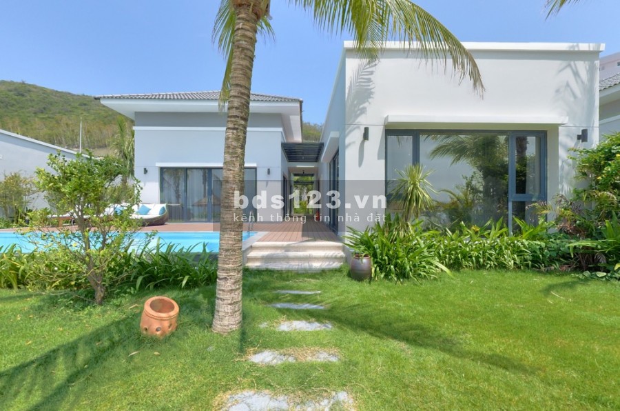 Villa biển hồ bơi, sân vườn riêng sát biên 17 tỷ, dt 480m2 tặng nội thất, liên hệ 0836999945