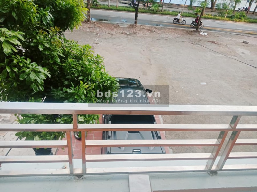 Bán nhà nguyên căn mặt phố vỉa hè lớn 36m, view hồ Linh Đàm, kinh doanh đỉnh