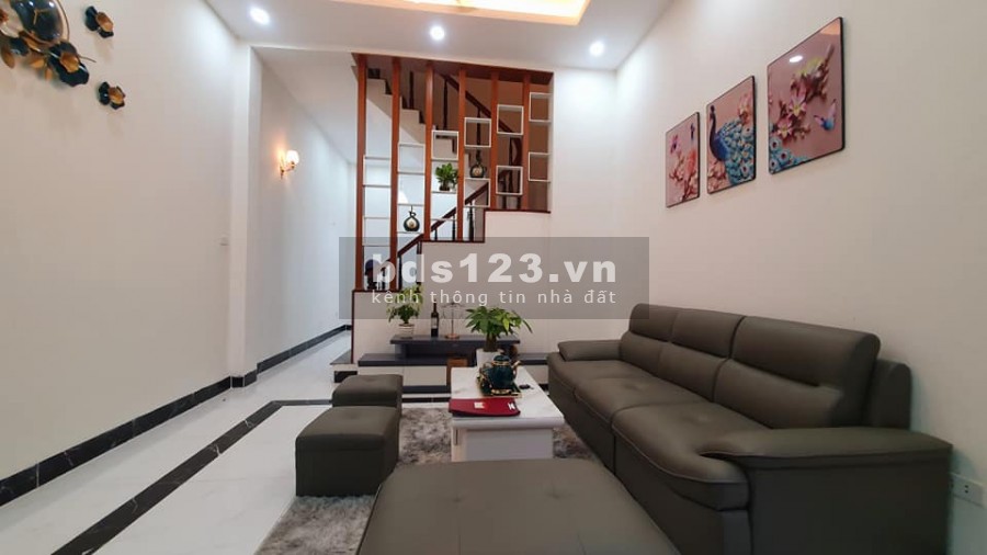 Nhà Nguyễn Ngọc Vũ 38m 4 tầng 4.39tỷ TẶNG NỘI THẤT-MATIZ ĐỖ CỬA