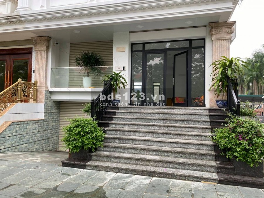 Nhà phố Phạm Văn Đồng. Lô góc, vỉa hè, ô tô, Kinh doanh dt 120m2 7 tầng, mặt tiền 7m giá 30tỷ