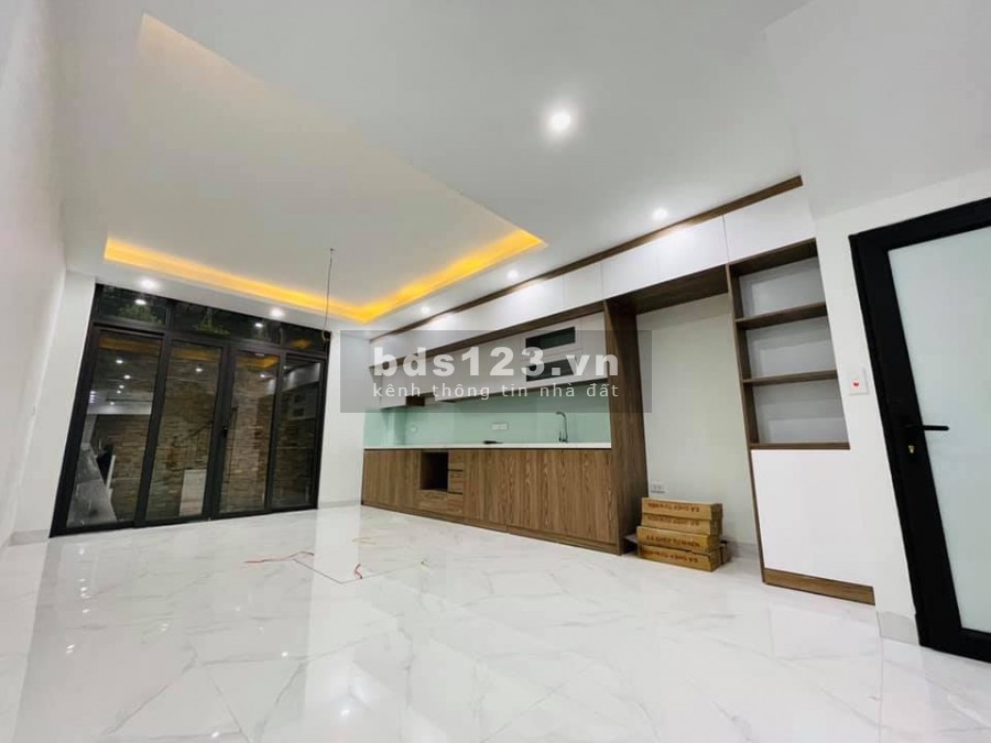 Bán nhà rẻ đẹp Nguyễn Khánh Toàn Cầu Giấy 51m2 5T oto 7 chỗ vô nhà