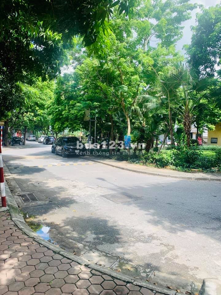 Lô góc Cổ Linh, Thạch bàn, diện tích 98m, rộng 11m, ô tô tránh, giá bán 11 tỷ