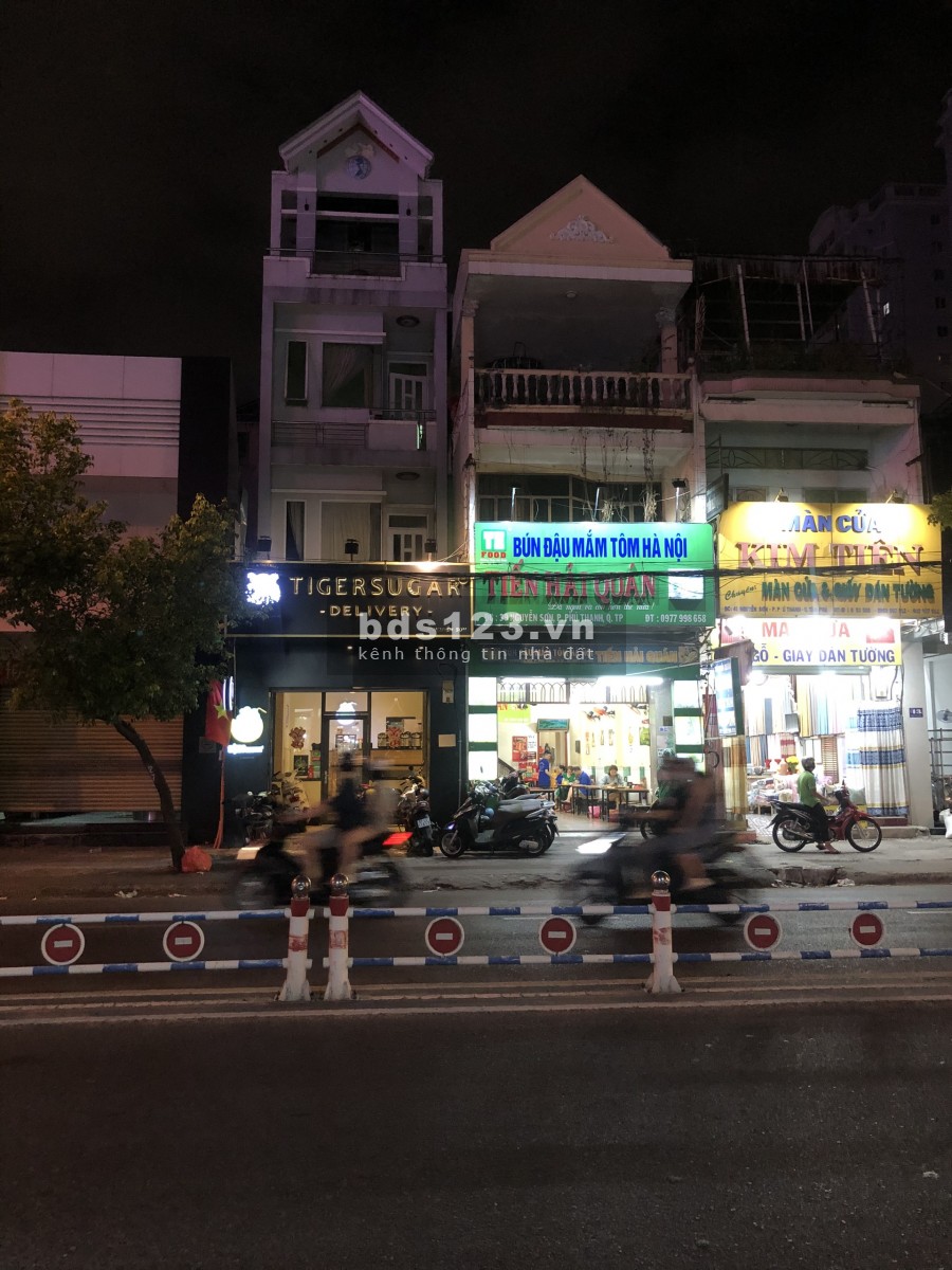 Bán nhà mặt tiền 1 trệt 3 lầu đường Nguyễn Sơn, Tân Phú vuông vức, giá 18.5 tỷ