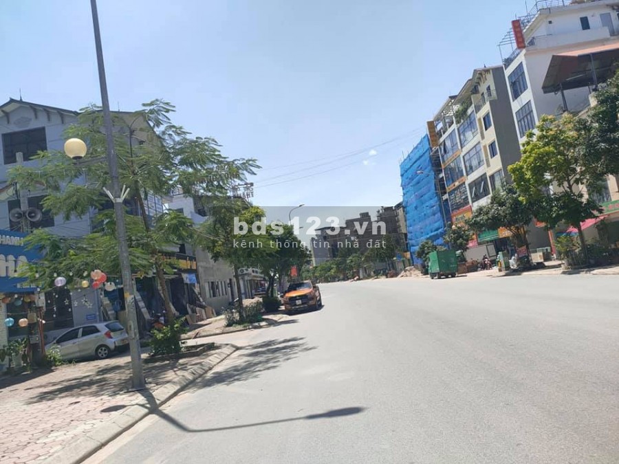 Lô góc Cổ Linh, Thạch bàn, diện tích 98m, rộng 11m, ô tô tránh, giá bán 11 tỷ