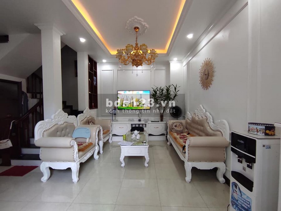 Nhà đẹp gần phố Thạch Bàn, Long Biên, chủ tự xây tặng nội thất, dt 47m2, 5 tầng, mt 6.5m, giá 3.45 tỷ