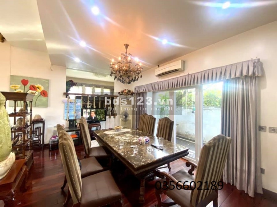 Bán gấp biệt thự sân vườn siêu phẩm có 102 tại Long Biên, dt 720m2, giá 140 triệu/m2