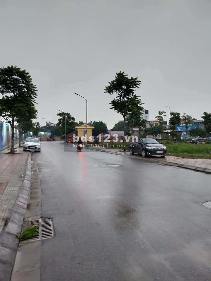 Bàn nhà Tư Đình Long Biên, dt 50m2 5 tầng, rộng rẻ đẹp, ô tô đõ cửa, gần Cổ Linh