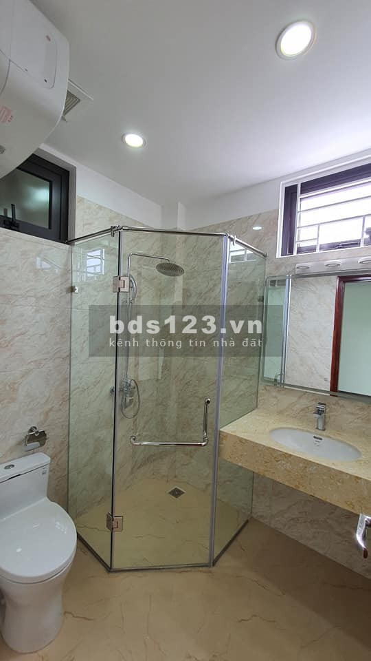 Bán nhà Nguyên Hồng diện tích 62m2 9 tầng mt 5m giá chỉ 23.6 tỷ Đống Đa